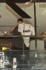 组图：贾斯汀比伯会面穆里尼奥 兴奋获赠皇马球衣