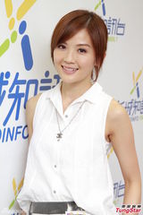 组图：阿Sa(蔡卓妍)享受两人世界 想生子怕自然分娩