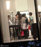 组图：汤唯《极速天使》玩街头风 张柏芝宽松衣遮腹