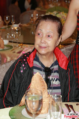 组图：TVB高层设宴 杨怡徐子珊靓丽出席