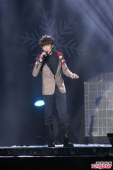 组图：萧敬腾炎亚纶亮相圣诞演唱会high翻全场