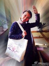 组图：吕颂贤引领素时尚 悟空手势引模仿