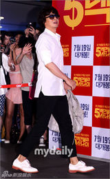 组图：裴勇俊金秀贤等捧场朴振英新片