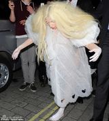 组图：雷帝GAGA全裸穿白纱透视裙两点全露