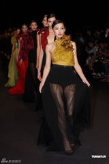 组图：张柏芝专程回港当模特 天桥走秀圆儿时梦