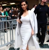 组图：卡戴珊透视装亮相 手挽亿万富翁同看歌剧