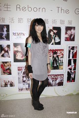 组图：米原康正发起慈善活动 官恩娜担心哥哥安危