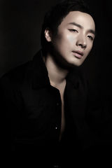 组图：型男歌手张枫冬日魅力写真 彰显男人霸气