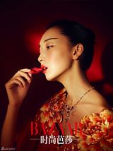 组图：周冬雨杂志大片演绎轻熟女的古今韵味