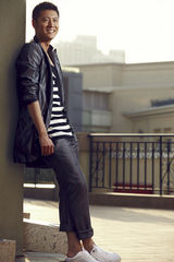 组图：任重推最新写真大片  尽显异域风情