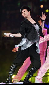 组图：李宇春林俊杰开唱 众星为Selina俞灏明祈福