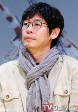 组图：韩星孙艺珍薛景求宣传新片《巨塔》