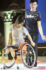 组图：郑少秋热舞扭腰不断 容祖儿不惧男友吃醋