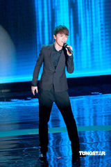 高清组图：李云迪鲍起静致敬感动香港十大人物