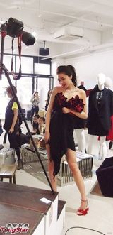 组图：熊黛林拍月历极致蛊惑 Angelababy变身天使