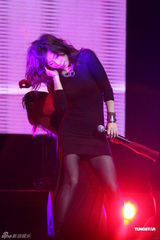 组图：毛宁林忆莲领衔音乐会 《你是我的眼》秀歌技