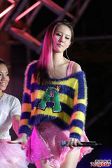 组图：严爵挑战高音想交女友 潘玮柏High翻全场