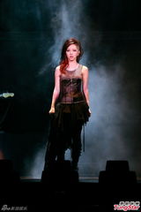 组图：邓紫棋曝林宥嘉支持个唱 害羞不谈