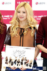 组图：少女时代清新亮相签名会 可爱萌表情多