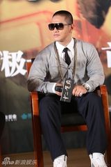 组图：成龙谈《十二生肖》：如果我死去就是传奇