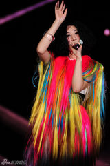 组图：尚雯婕《我是歌手》八期造型盘点