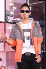 组图：吴建豪变身设计师 将为自己设计婚戒