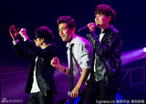 组图：SJ-M上海热力开唱 始源帅气有型赫海有爱