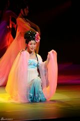 高清图集：李玉刚东京巡演 舞台眩目现场变装