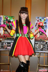 组图：蝴蝶姐姐变骑士公主 挺罗志祥撕信为效果