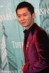 组图：李晨大秀昂贵珠宝 海马胸针闪耀全场