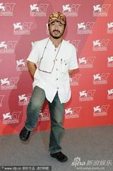 高清图：《极限迷宫》发布会 导演清水崇变蜘蛛人