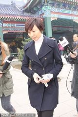 组图：张颂追悼会举行 赵忠祥李咏等众名嘴现身