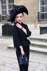 组图：霍思燕Angelababy林鹏盛装亮相巴黎时装周