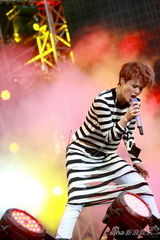 高清：热波音乐节第二天 谭维维彰显摇滚本色