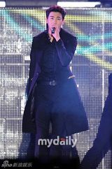 组图：孙丹菲WAPOP演出露蛮腰 AOA等性感劲舞