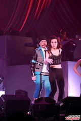 组图：侧田演唱会女友首曝光 杨千嬅轰其欠歌债