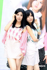 幻灯图集：青春组合By2签唱 获八俊男抬轿引尖叫