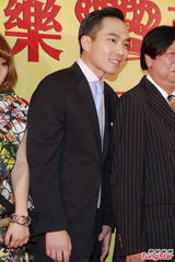 阿娇K先生亮相英皇春茗被哄 阿Sa力挺