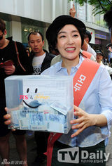 组图：韩星韩智敏朴真熙裴钟玉为饥饿儿募捐