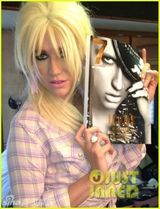 组图：钱妞Ke$ha刺猬头酷帅 轻盈起舞秀翘臀