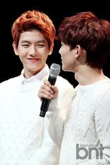 组图：SISTAR孝琳下衣失踪似没穿 EXO白衣纯情