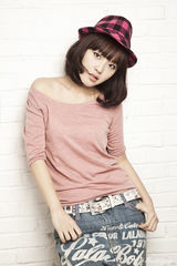 组图：“萌主”张佳宁新写真耍帅 甜妹子变精灵