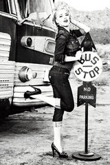 组图：艾梅柏-希尔德复古黑白写真扮性感梦露 