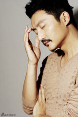 组图：涂松岩优品男封面曝光 轮廓彰显熟男魅力