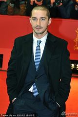 组图：《查理必死》导演弗莱德里克激吻拉博夫