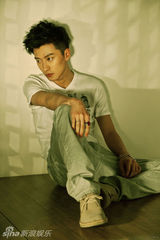 组图：乔任梁摇滚小子变性感型男 魅惑演绎忧郁王子