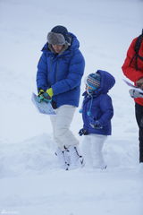 组图：《爸爸》雪乡抢先看 萌娃玩雪脸蛋红扑扑