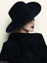 高清图：秦海璐封面蕾丝诱惑 演绎“秦式”柔软硬朗