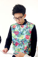 组图：胡夏花卉装坐镇导师席 现场落下男儿泪