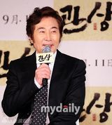 组图：宋康昊金慧秀等宣传《观相》 李钟硕参演